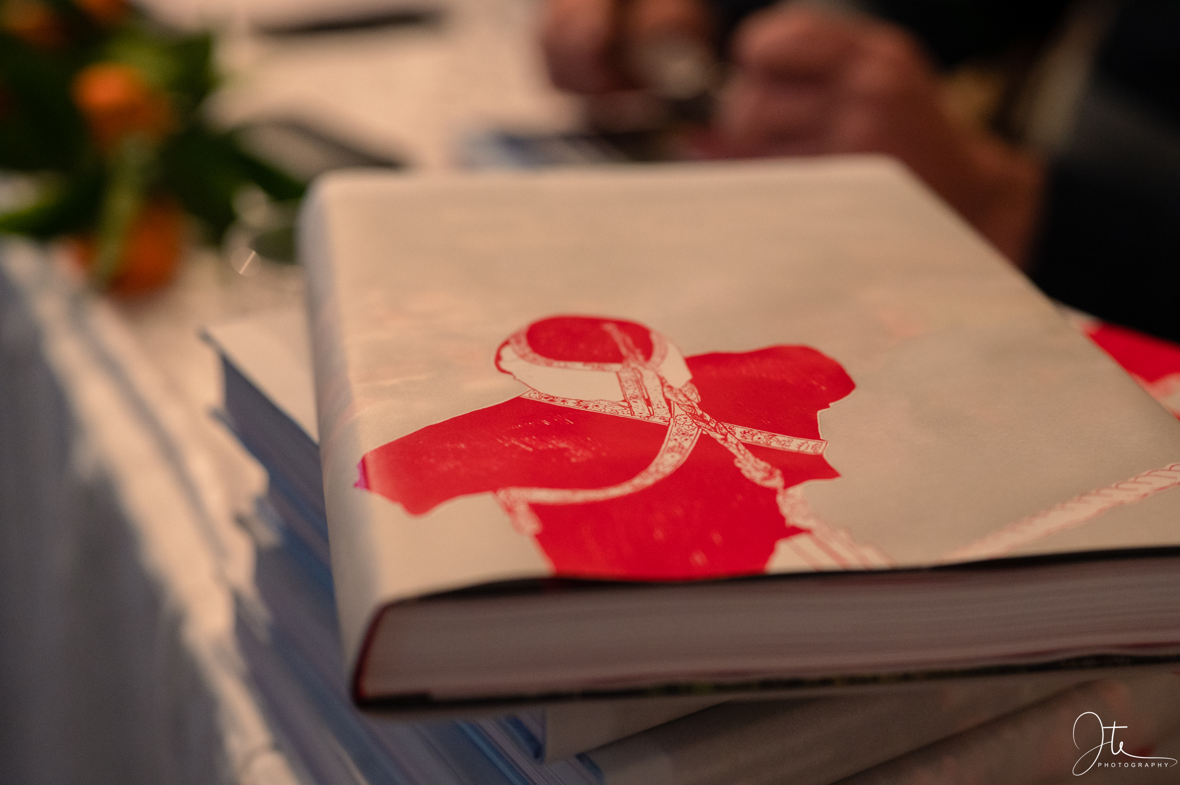 Pročitajte više o članku Predstavljena etnografija Lastovskog poklada „Uvooo! Eviva nam kumpanija, poša nam je alavija!“